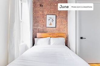 Private bedroom in 5 bed/2 bath Home in Queens, NY - Building Photo - Building Photo