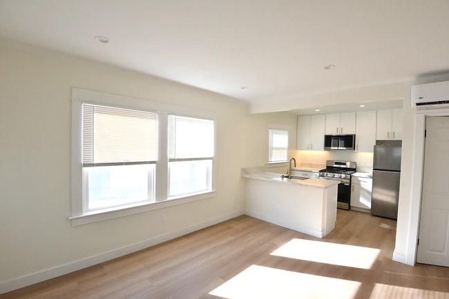 7417 Herschel Ave in San Diego, CA - Building Photo - Building Photo