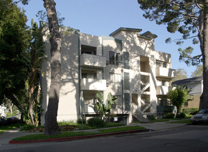 Westwood Apartments in Los Angeles, CA - Foto de edificio - Building Photo