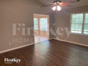 135 Lazy Hollow Ln in Covington, GA - Foto de edificio - Building Photo