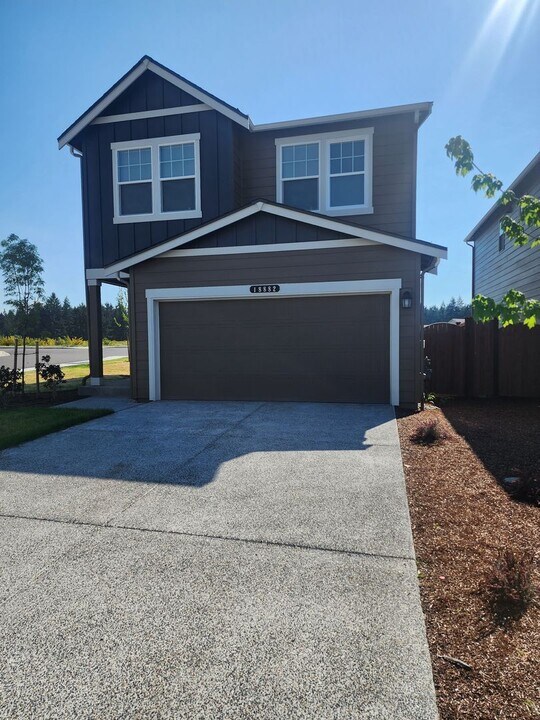 18882 109th Ave Ct E in Puyallup, WA - Building Photo