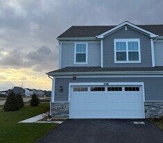 146 Henderson St in Oswego, IL - Building Photo