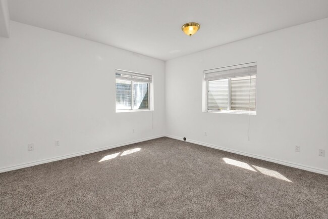 2070 N 650 W in Layton, UT - Building Photo - Building Photo