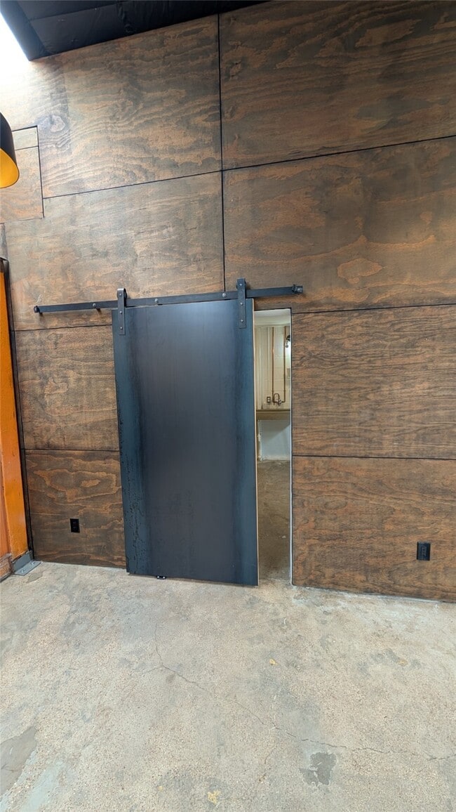 property at 920 W Cavalcade St