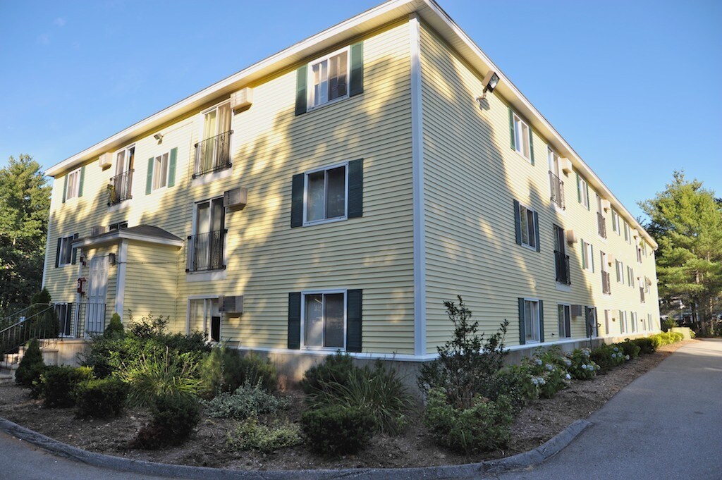 Webster Heights in Franklin, NH - Foto de edificio