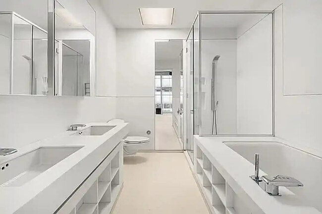 100 11th Ave in New York, NY - Building Photo - Building Photo