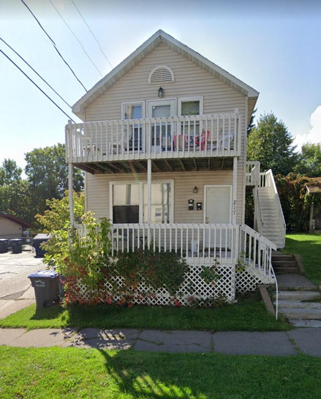 property at 217 N 25th Ave W