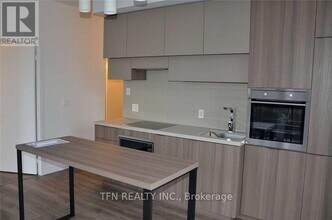 711-718 EGLINTON Ave in Toronto, ON - Building Photo - Building Photo