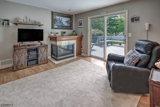 16 Messig Rd in Clinton, NJ - Building Photo - Building Photo