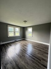 8 Greylock St in Westfield, MA - Building Photo - Building Photo