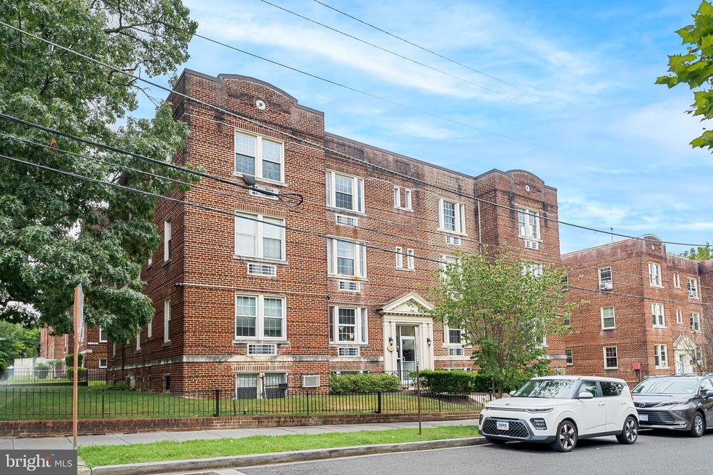 1404 Tuckerman St NW in Washington, DC - Building Photo