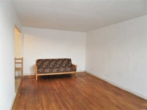 84-19 51st Ave-Unit -4E in Queens, NY - Foto de edificio - Building Photo