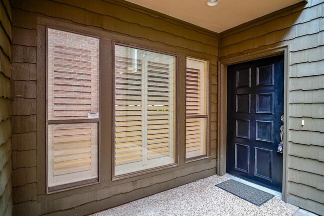 294 Sugar Berry Cir in Houston, TX - Building Photo - Building Photo