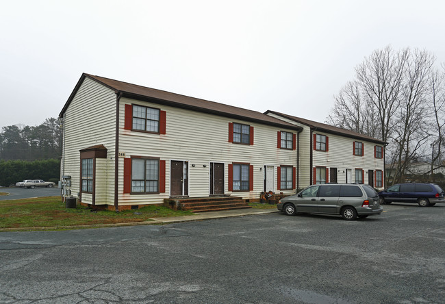 Cambridge Village Apartments in Monroe, NC - Foto de edificio - Building Photo