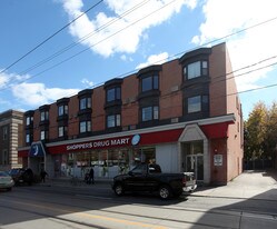 1473-1475 Queen St W in Toronto, ON - Building Photo