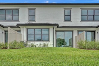 2202 Appleton Cir S in Oakland Park, FL - Building Photo - Building Photo