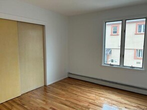 15-55 200th St in Queens, NY - Foto de edificio - Building Photo