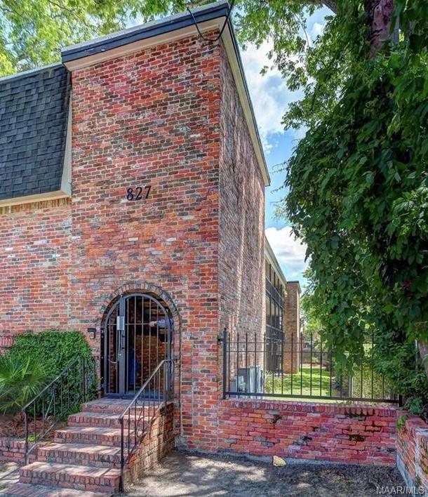 property at 827 S Perry St