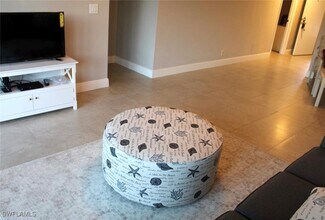 1085 Forest Lakes Dr in Naples, FL - Building Photo - Building Photo