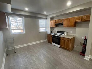 345 Font Hill Ave in Baltimore, MD - Building Photo - Building Photo