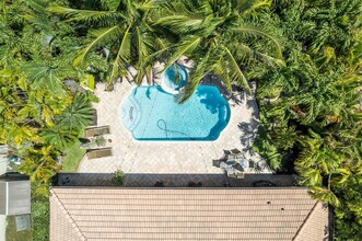 7821 NW 160th Terrace in Hialeah, FL - Building Photo - Building Photo