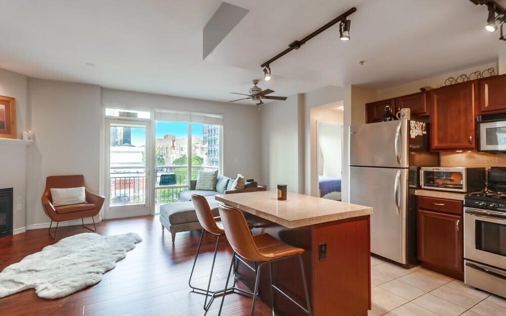 1240 India St, Unit 417 in San Diego, CA - Building Photo