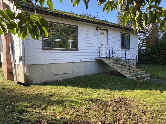 property at 1023 Dufferin Crescent