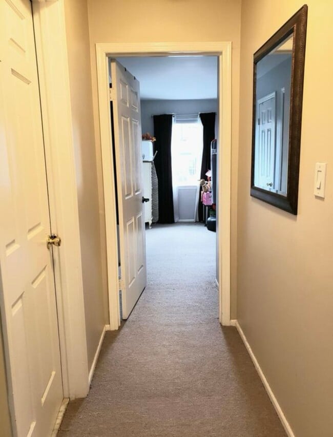 114 Keystone Ct, Unit B in Woodbridge, NJ - Building Photo - Building Photo
