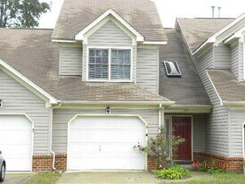 103 Sawgrass Turn in Yorktown, VA - Building Photo