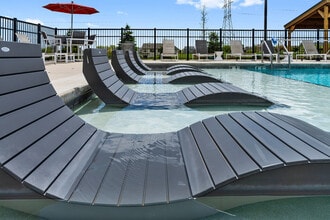 High Bluff Townhomes in Grafton, WI - Building Photo - Building Photo