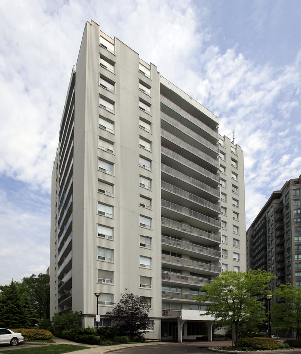 Fontenay Court II in Toronto, ON - Building Photo