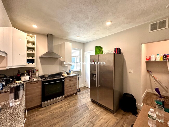 33 Edison Grn, Unit 1