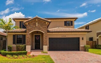 11719 SW 241st St in Princeton, FL - Building Photo