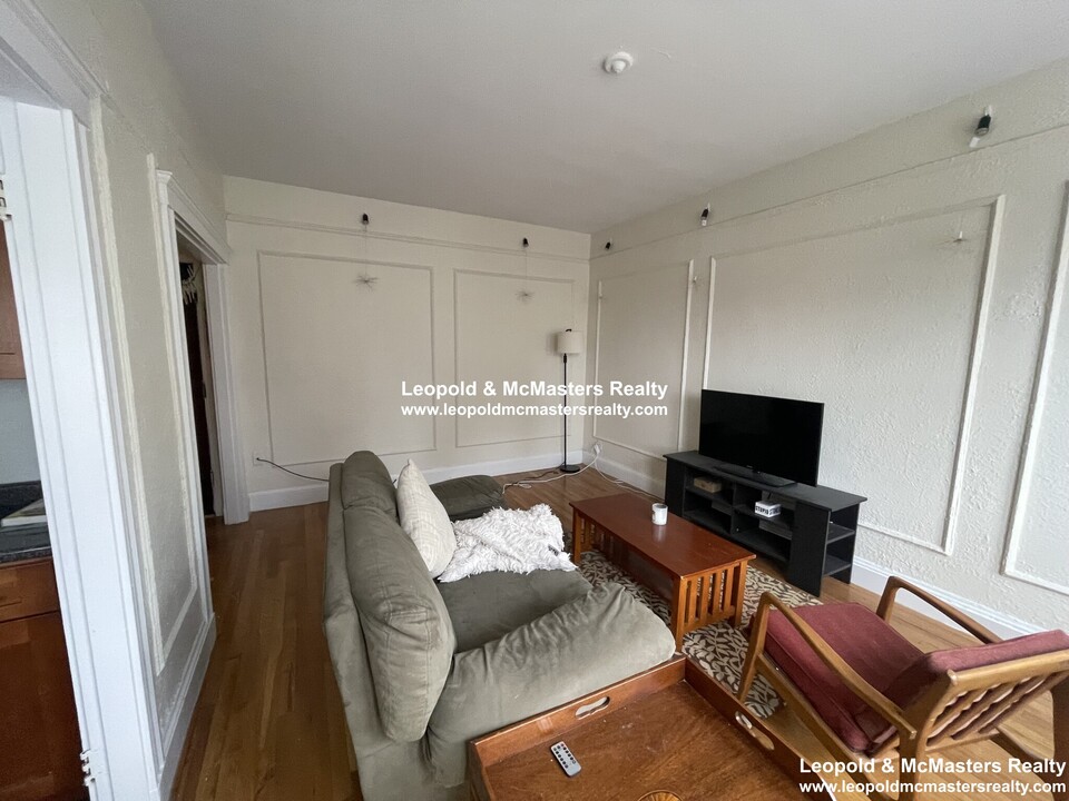 77 Chiswick Rd, Unit 12A in Boston, MA - Building Photo