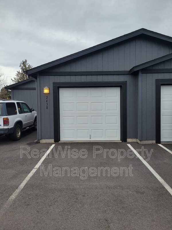 2438 SW 23rd St in Redmond, OR - Building Photo - Building Photo