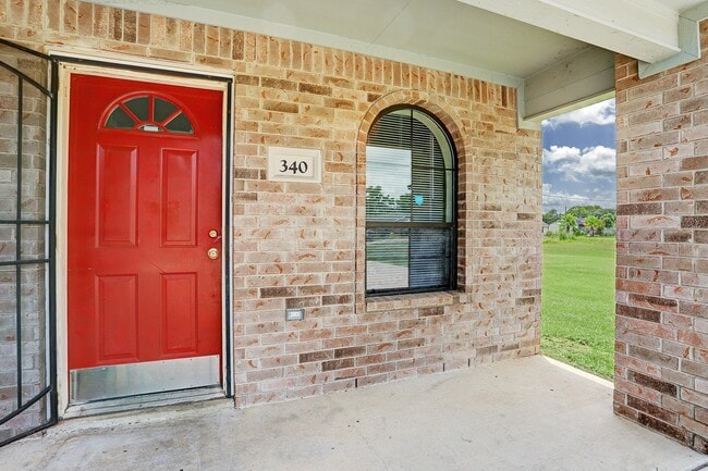 320 6th St in Hempstead, TX - Building Photo - Building Photo