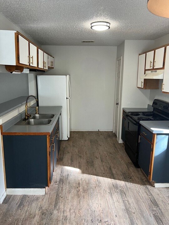 405 Fantail Loop in Lakeway, TX - Building Photo
