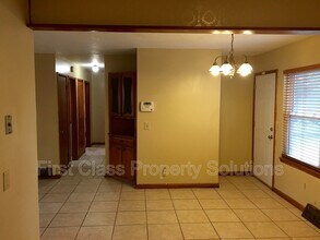 2732 SW 61st St in Oklahoma City, OK - Building Photo - Building Photo