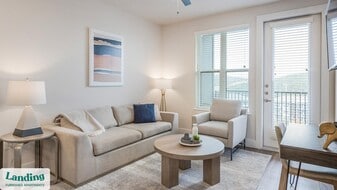 15950 Chase Hill Blvd in San Antonio, TX - Building Photo