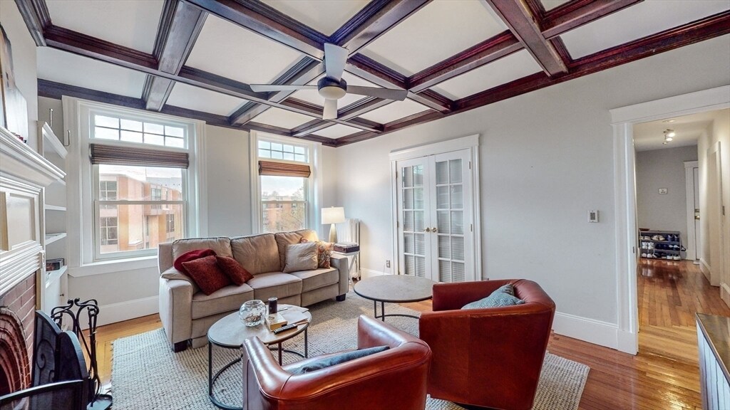 33 Westbourne Terrace, Unit 3 in Brookline, MA - Building Photo
