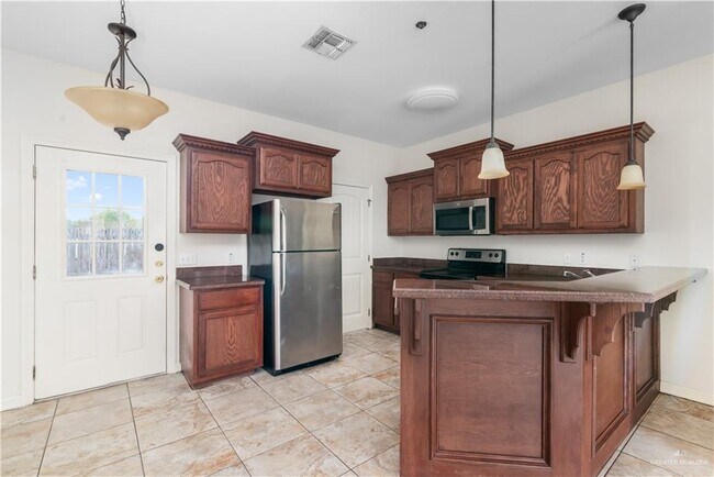 17 Kiwi Ave W in Pharr, TX - Building Photo - Building Photo