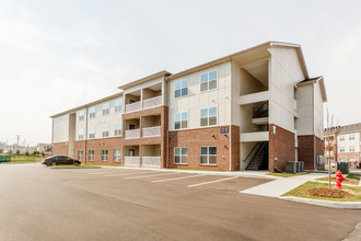 Residences at Woodbine Park in Nashville, TN - Foto de edificio - Building Photo