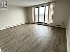 75 York St in Kitchener, ON - Building Photo - Building Photo