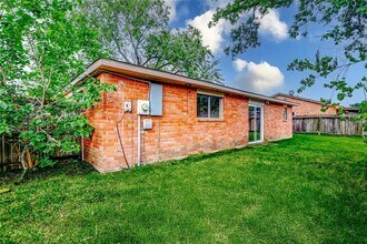 4969 E Ridge Creek Dr in Houston, TX - Building Photo - Building Photo