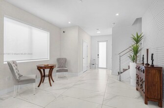 10373 NW 68th Ter in Doral, FL - Building Photo - Building Photo