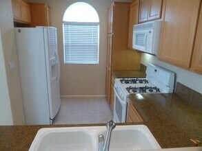 2244 Lily Ln in Santa Maria, CA - Building Photo - Building Photo