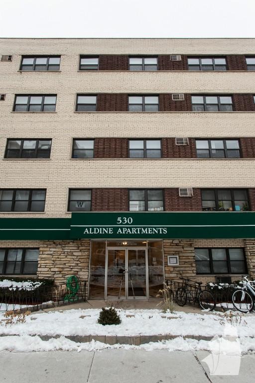530 W Aldine Ave in Chicago, IL - Building Photo - Building Photo