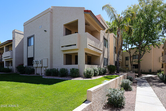 145 N 74th St in Mesa, AZ - Foto de edificio - Building Photo