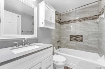 269 Broezel Ave, Unit Upper in Lancaster, NY - Foto de edificio - Building Photo