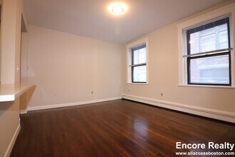 25 Stearns Rd in Brookline, MA - Building Photo - Building Photo